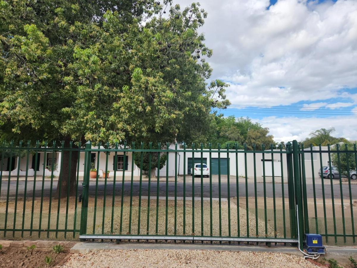 Die Dorpshuis Graaff-Reinet Esterno foto