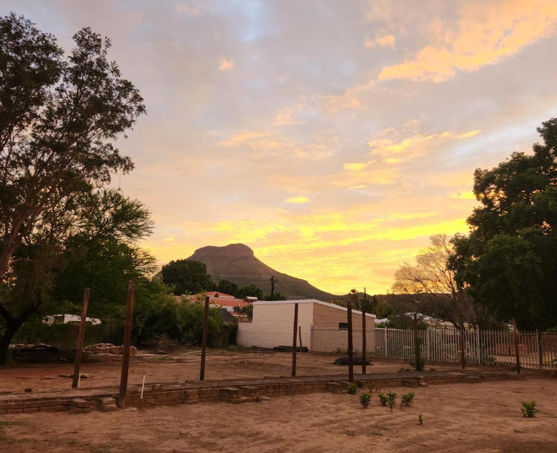 Die Dorpshuis Graaff-Reinet Esterno foto