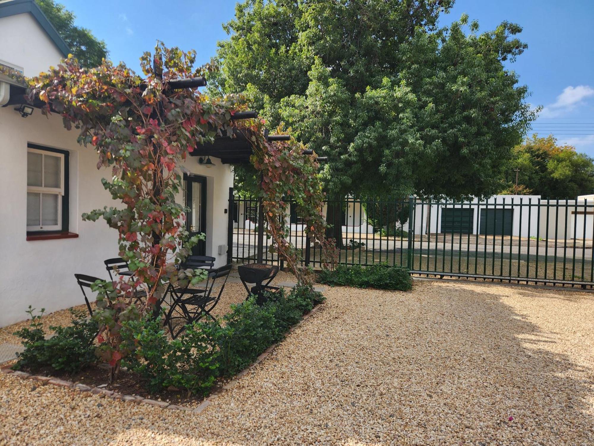 Die Dorpshuis Graaff-Reinet Esterno foto